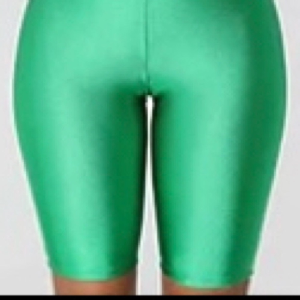 High Rise Biker Shorts - Picture 2 of 8